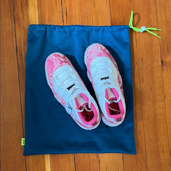 Jordan Shoes - AUTHENTICATED VINTAGE - Air Jordan 11 - Pink Snakeskin Women’s - NEW